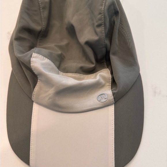 Lululemon hat - Picture 3 of 4